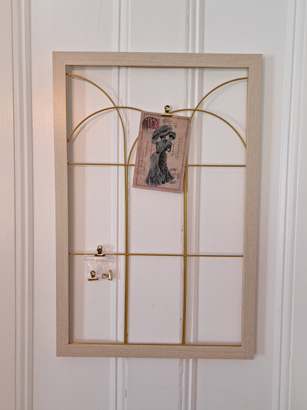 🔥2/$30🔥Wood Frame Wall Grid with Gold Metal Accents - For Photos, Momentos